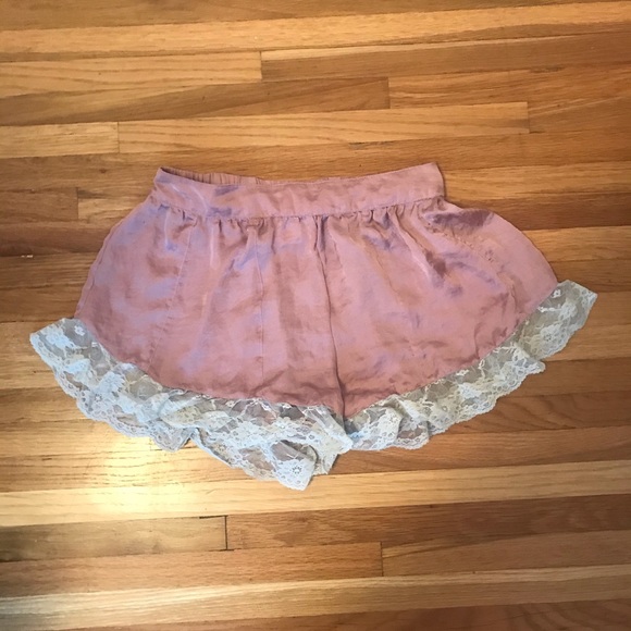 🔥3 for $30 🔥Pink ruffle shorts, Urban Outfitters - Picture 3 of 6
